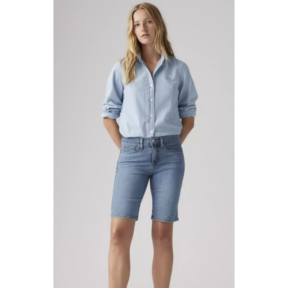 Women's Levi Strauss Classic Bermuda Shorts, Medium,‎ Size 28, Pre-Owned